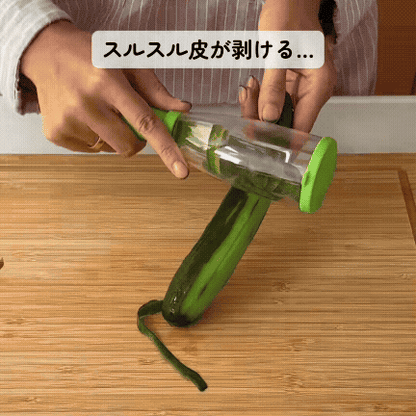 むいた皮をそのままキャッチ！収納チューブ付き多機能ピーラー